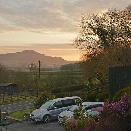 Bed and Breakfast Bryn Hebog à Carmarthen Extérieur photo