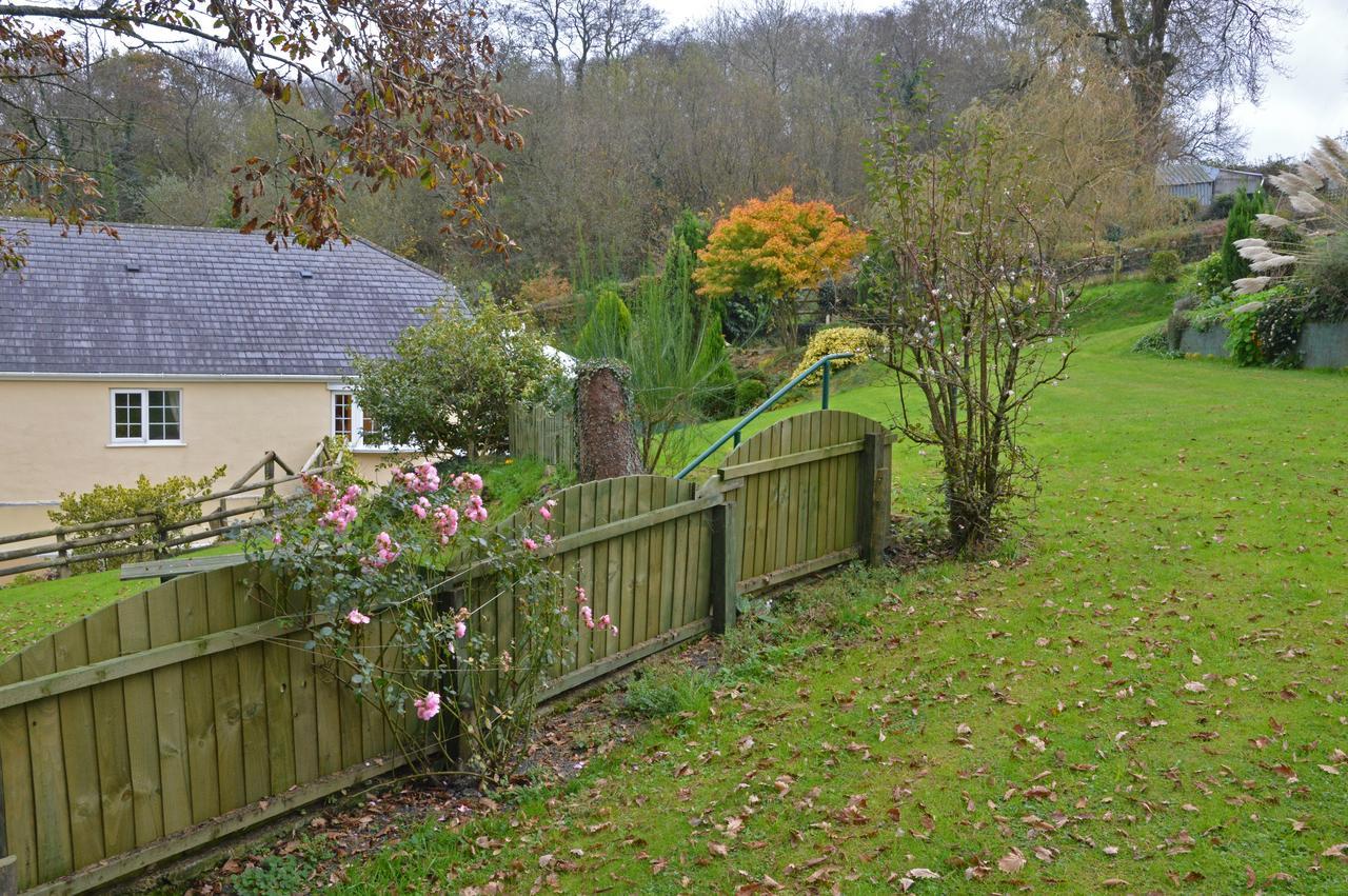 Bed and Breakfast Bryn Hebog à Carmarthen Extérieur photo